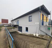 Building on Bratislavská Street in Veľký Biel, suitable for residential plots.