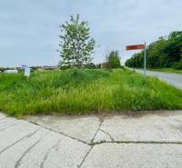 Plots - residential in Hviezdoslavov at Podháj with a signpost labeled Kvetná.