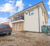 Exterior of a 3-room apartment in Vrakúňa with parking and stone cladding.