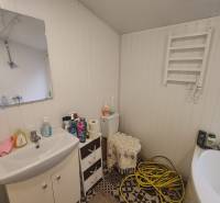 Samozrejme, pošlite mi text, ktorý chcete preložiť do angličtiny.