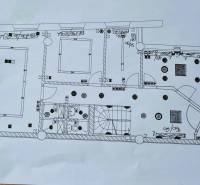 Floor plan of commercial spaces with bathrooms and staircase, including the labeling of electrical devices.