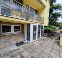 A courtyard with paving at a one-room apartment on Lesná Street in Banka.