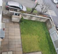 A view from above of the garden and terrace of a family house with parking on Súľovská Street.