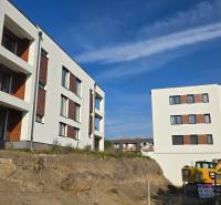 A new building with wooden elements on Banka Street in Piešťany. There is also heavy machinery present.