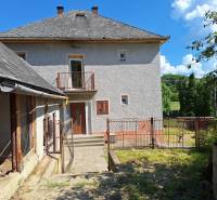 A family house in Šíd with two floors, a balcony, and a yard.