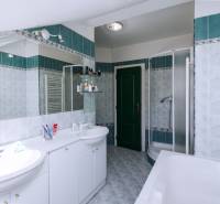 Kúpte si VEĽKORYSÝ PODKROVNÝ 4 i byt so SPOLOČNOU ZÁHRADOU a PIVNICOU