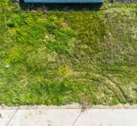 Kúpte si SVETLÝ, TICHÝ stavebný pozemok s IS a OPTIMÁLNOU ROZLOHOU