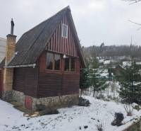A cabin in Lieskovec near Dubnica nad Váhom with wooden walls and a snowy surroundings.
