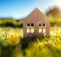Mini wooden house on a sunlit plot in Banská Bystrica, suitable for living.