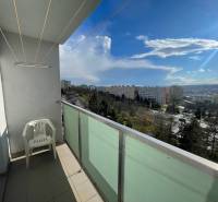 The balcony of a 3-room apartment on Fábryho Street in Košice with a view of the surroundings.