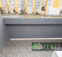 The balcony of a 3-room apartment on Rúbanisko in Lučenec with a view of the housing estate.