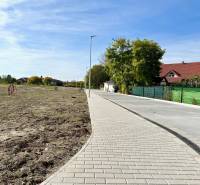 Land in Malinovo on Malinovo Street, suitable for residential use, near a paved road.