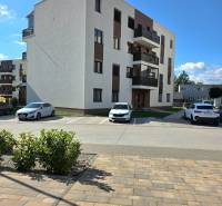 pohľad na bytový dom