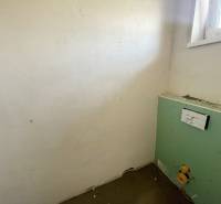 An empty room in a family house prepared for the installation of sanitary facilities.
