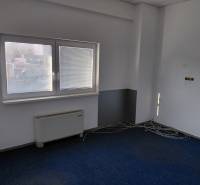 Room in Warehouses and Halls, blue carpet, blinds on the window, cables by the wall.