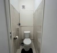 Bathroom in a 3-room apartment with ceramic tiles and sanitary ware.