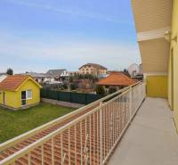 The balcony of a family house on Stredná Street in Hviezdoslavov with a view of the yard and the garden cottage.