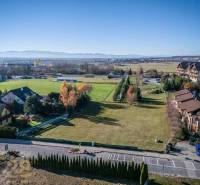 Plots - housing in Veľká Lomnica offer views of the expansive landscape and architecture.