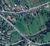 Aerial view of residential plots in Svinica, with plenty of greenery.