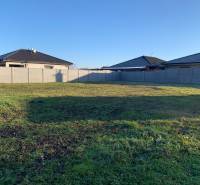 A residential plot in Malé Leváre with a grassy surface and surrounded by fences.