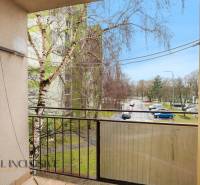 The balcony of a 3-room apartment with a view of greenery and a parking lot in Veľký Meder.
