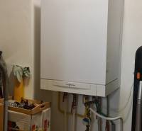Heating in a 3-room apartment with a gas boiler and a tidy space.