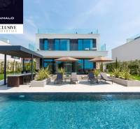 Villa in Kukciach with a pool, loungers, and a garden, ideal for relaxation.