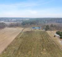 The building in Láb, surrounded by fields and forests, is located on Láb Street.