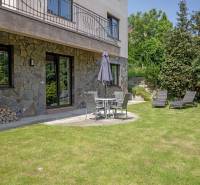 Detail na spodný byt so záhradou