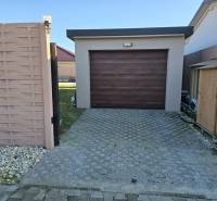 A garage with a wooden gate at a family house on Maria Theresa Street in Holíč.