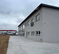 Commercial premises on SNP in Strečno, next to the gas station, with parking.