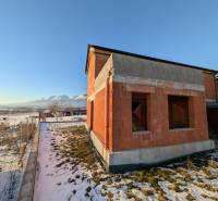 Family house in Mlynica, an unfinished building with a beautiful view of the snow-capped mountains.