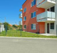 Three-story building with balconies at Šámot in Šamorín, ideal for a 3-room apartment.