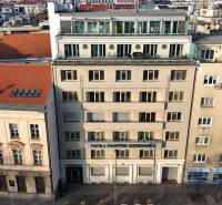 The building on Vajanského nábreží, Bratislava - Staré Mesto, offers accommodation in a 4-room apartment.