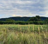 Natural scenery at Recreational plots in Horné Jabloňovce with a view of hills and vegetation.