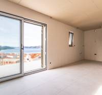3-room apartment with a sea view, wood-patterned flooring, spacious windows.
