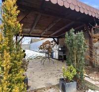 A gazebo in the garden of a family house in Čečínská Potôň in Orechová Potôň.