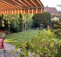 The garden of the family house on Hrabova Street in Hamuliakovo with a terrace and an awning.