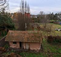 A garden with a small abandoned building and a lawn on Levická Street in Vráble.