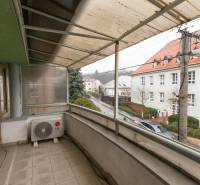 Balcony of a 4-room apartment on Úprkova Street in Bratislava - Ružinov with a view of the road.