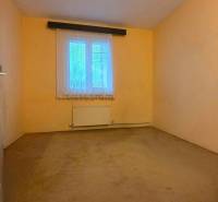 spálňa 3,47 x 3,2m