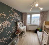 Children's room with a wall motif of flowers, a desk, and a bunk bed in a 4-room apartment.