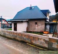A family house in Jasenica with a concrete fence and storage space in the background.