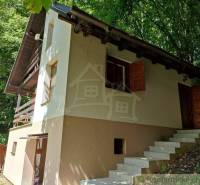A family house in Mojtín surrounded by nature with wooden shutters and a terrace.