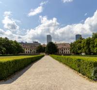 A path with curbs and buildings in the background, in the historic center of Bratislava on Grösslingova.