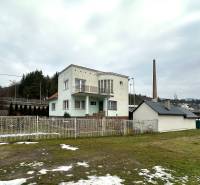 Family house on SNP Street in Považská Bystrica with a garden covered in snow.