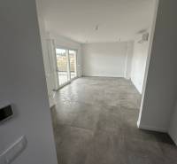 Living room in a 3-room apartment with a terrace and gray tiles.