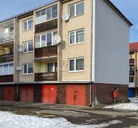 Apartment building on Družstevná in Podolínec, with a 3-room apartment and garages, snow cover.