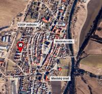 Aerial view of part of Podolínec, including Družstevná Street and the location of a 3-room apartment.