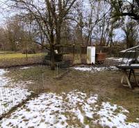 Land on Mierová Street in Krásnohorské Podhradie with grass and snow, suitable for living.